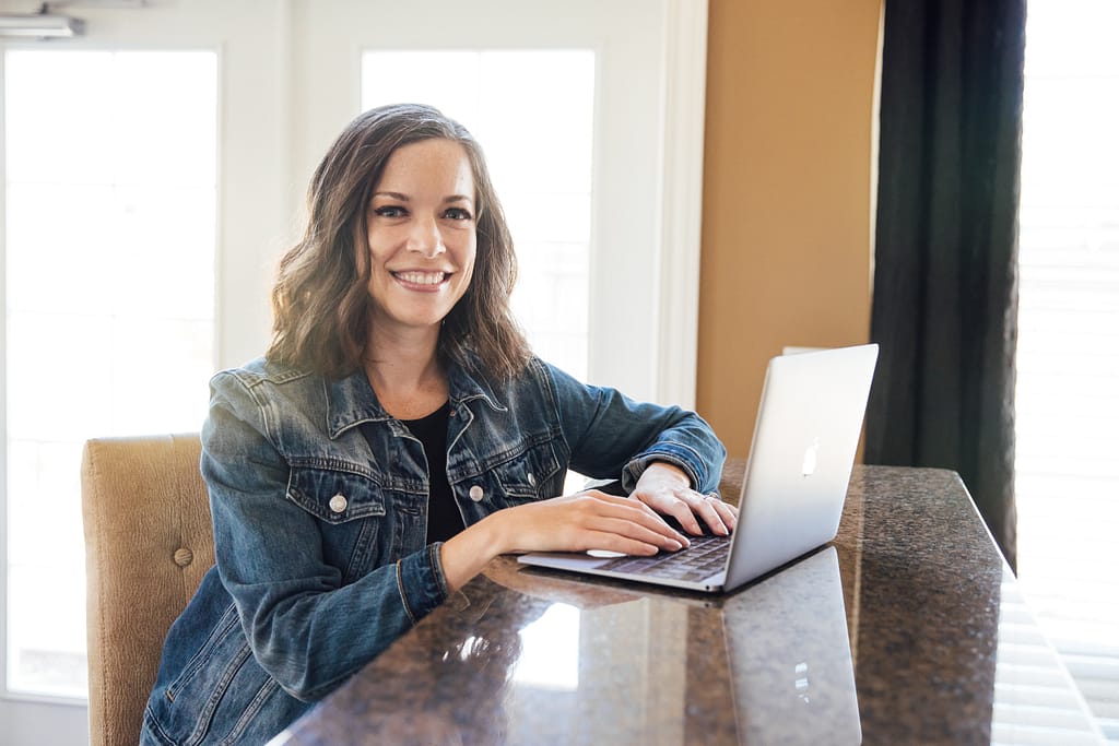 Image of Dr. Jacque Bogdanov Offering Online PCIT Therapy and Parent Management Training to a Family With a Child With ADHD